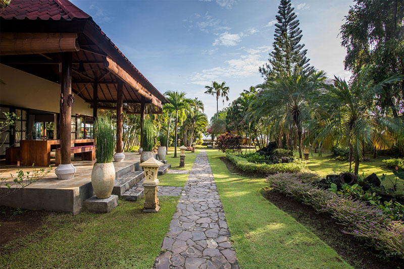 Villa Taman Indah Svarna Living